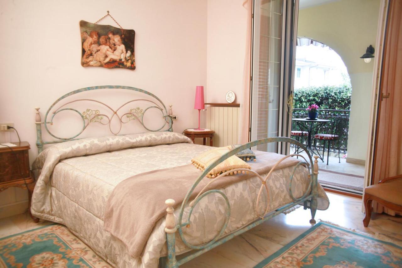 Villa Cecilia Bed And Breakfast Cellole ภายนอก รูปภาพ